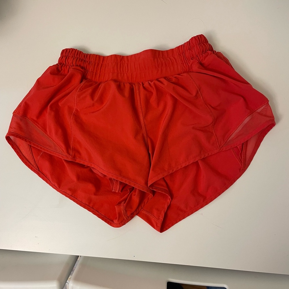 LULULEMON HOTTY HOT 2.5 inch SIZE 6 SHORTS RED